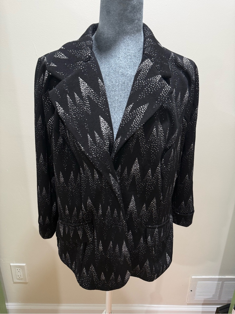 Black Patterned Notch-Lapel Blazer Jacket